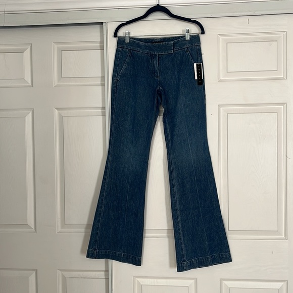 Theory set flare jeans and white long sleeve - Picture 3 of 10